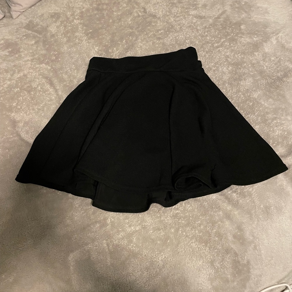 black skirt